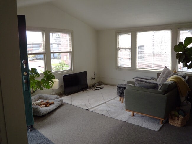 Building Photo - 913 Camelia St Unit #