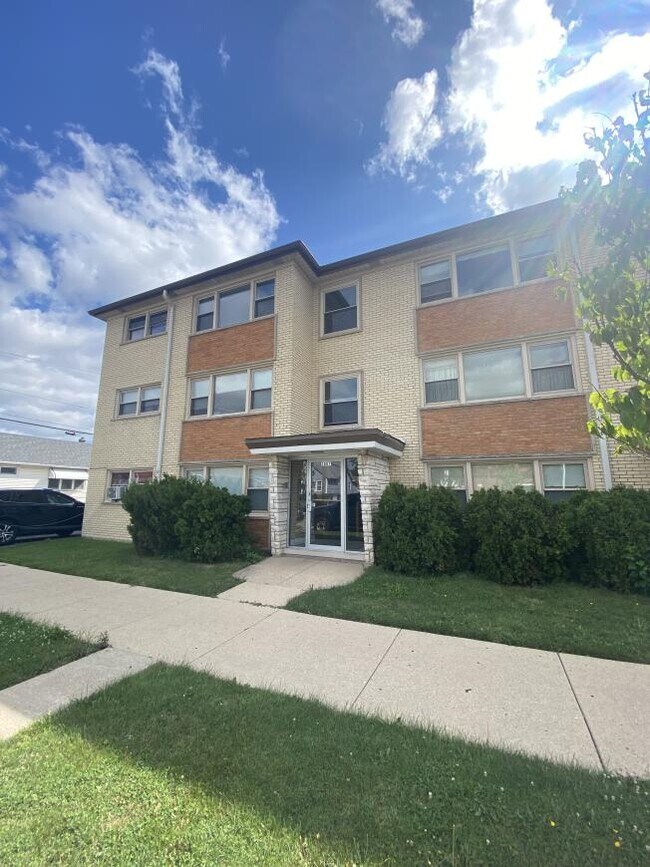 Building Photo - 2 bedroom in Chicago IL 60634 Unit 3N