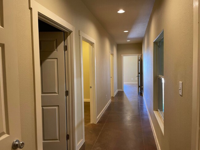 Photo - 10107 Signal Hill Rd