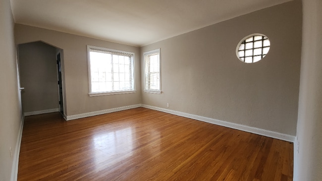 6304 Bancroft Ave Unit 1st floor