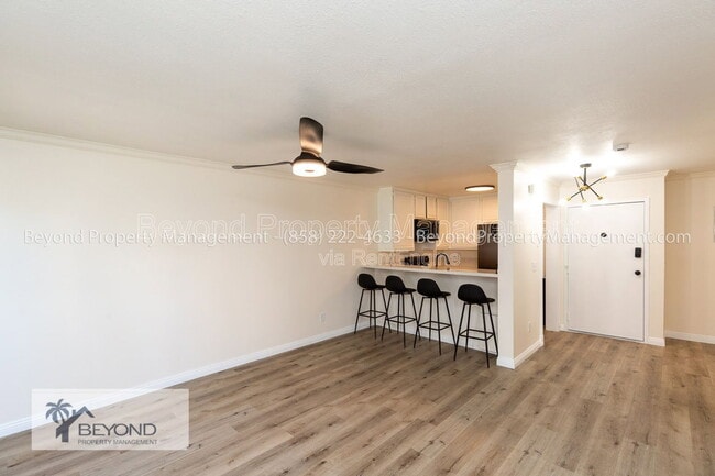 Photo - 6924 Hyde Park Dr Unit 214