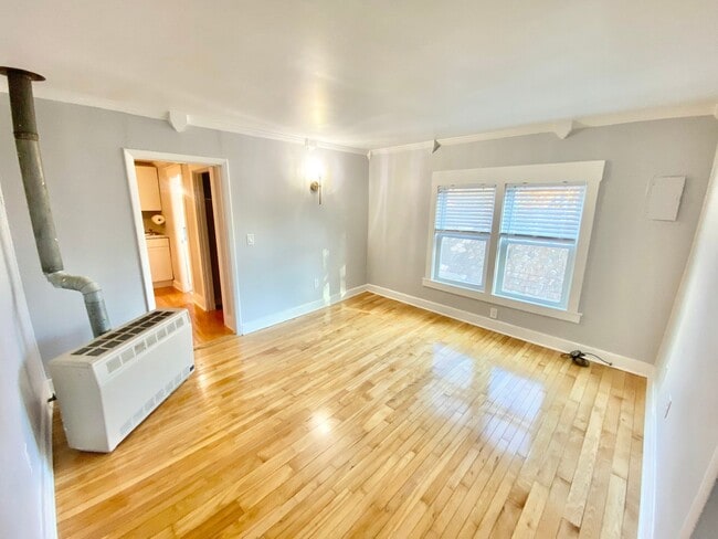 Photo - 2 Bedroom Apartment in Burlington VT Available 6/1! Unit 5