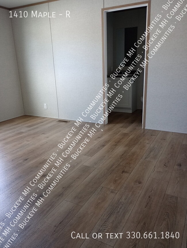 Photo - 1410 Maple-R