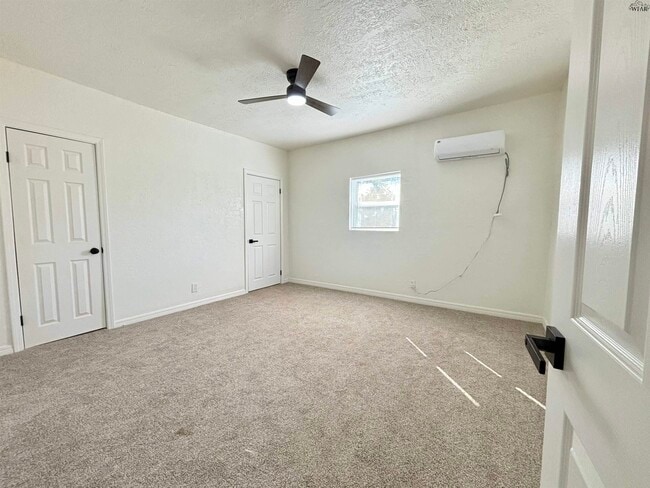 Photo - 1810 Britain St