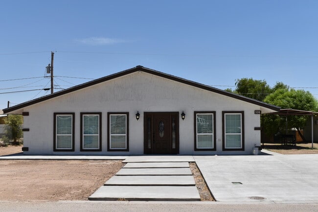 330 Plantation Dr