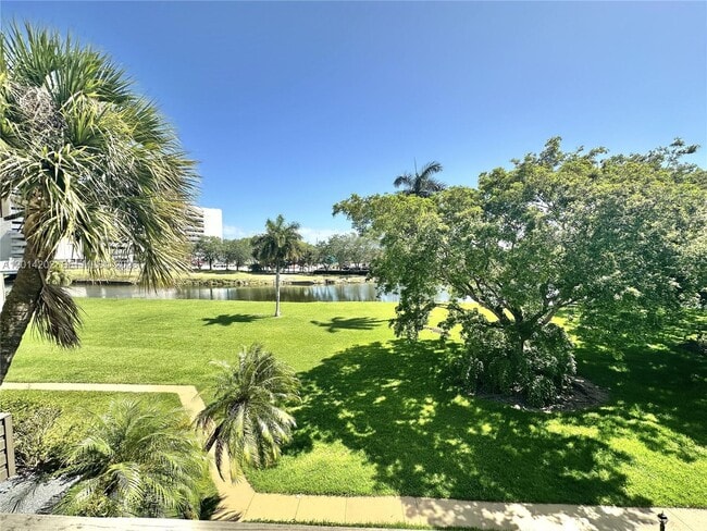 Building Photo - 8335 SW 72nd Ave Unit 307D