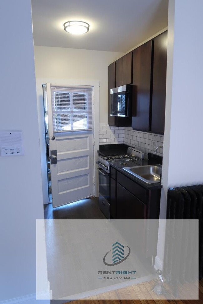 Photo - 1700-1710 W Albion Unit 1704 - 3S