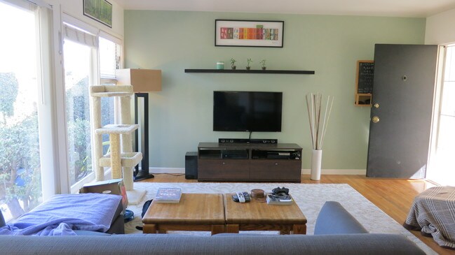 Photo - 392 Ralcam Pl