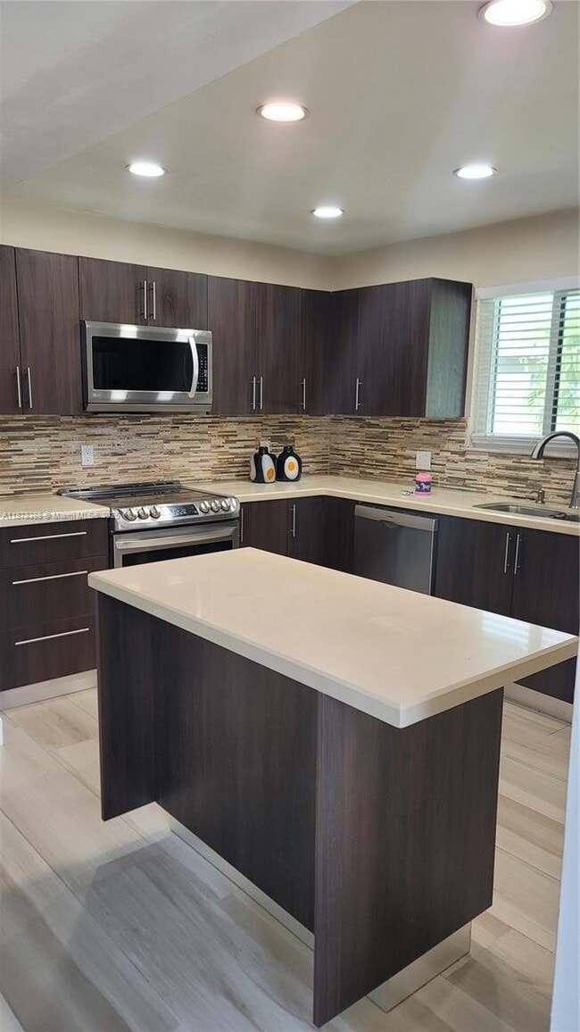 Building Photo - 330 Racquet Club Rd Unit 204