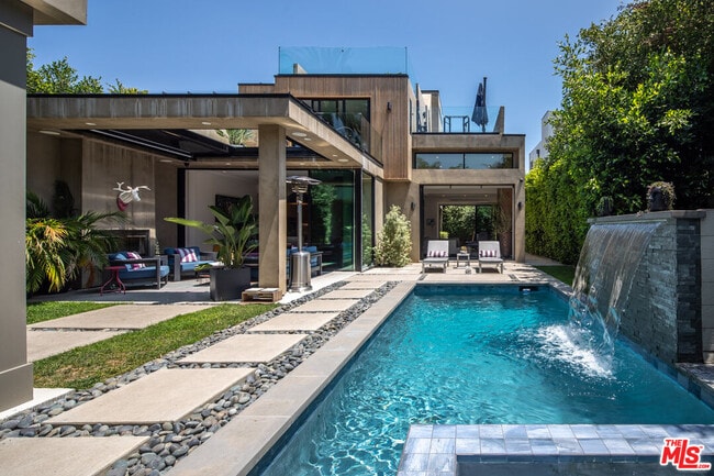Building Photo - 631 N Curson Ave