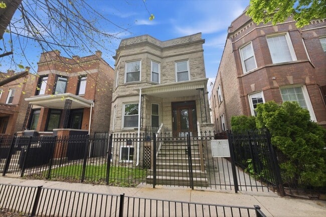 Photo - 2334 N Hamlin Ave Unit 2