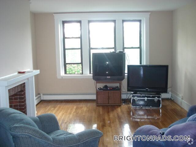 Building Photo - 1682 Commonwealth Ave Unit 3 Rental