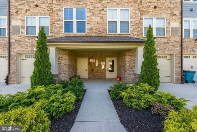 Building Photo - 3411 Angelica Wy Unit 401