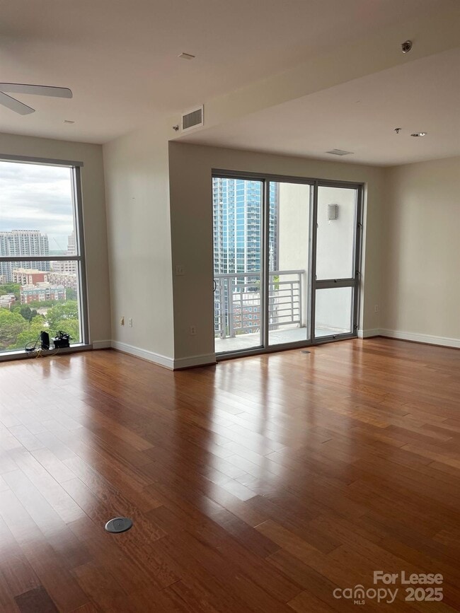 Building Photo - 333 W Trade St Unit 1602 Rental