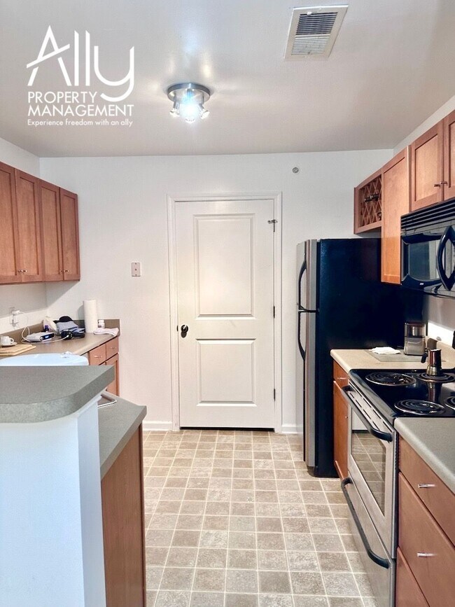 Photo - 725 Walker Square