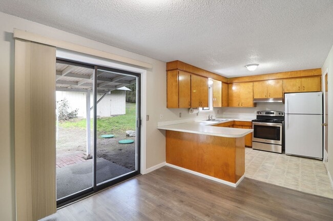 Photo - 2 Bed 1 Bath - Garage - Storage Shed - Pet Friendly - NAS Whidbey