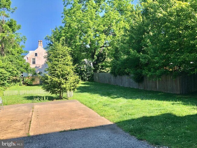 Building Photo - 4001 Center Ave Unit SECOND FLOOR