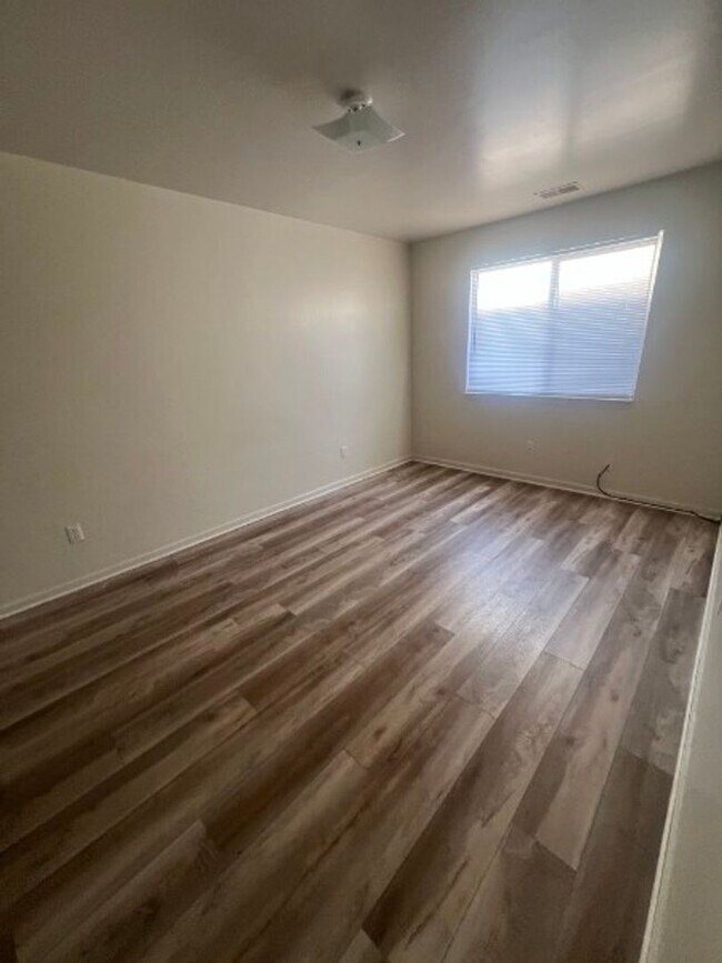 Photo - Roseville 8 Unit Unidad 16577