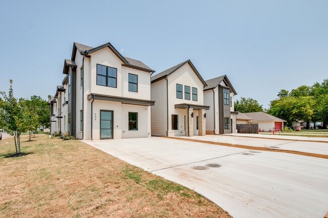 Building Photo - Urban living in Edmond Rental