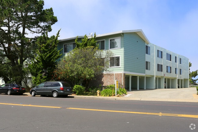 Photo - 586 Clarinada Ave