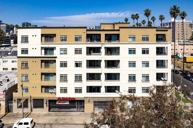 991 Arapahoe St - Arapahoe Plaza