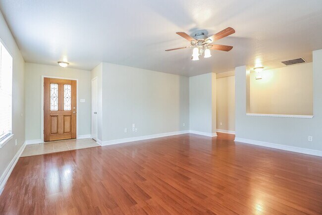 Photo - 4917 Palm Ridge Dr