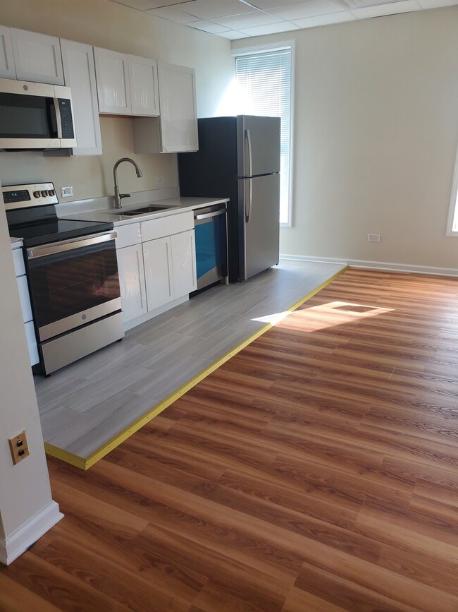 Photo - 610 N Milwaukee Ave Unidad 2