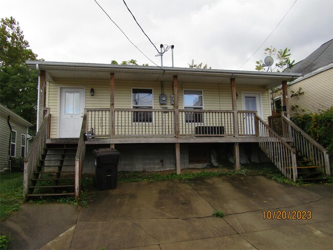 Building Photo - 117 E 4th St Unit A