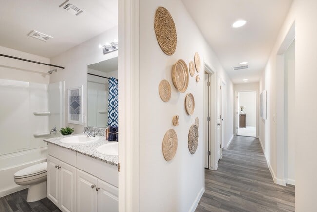 Photo - 2412 Village Dr