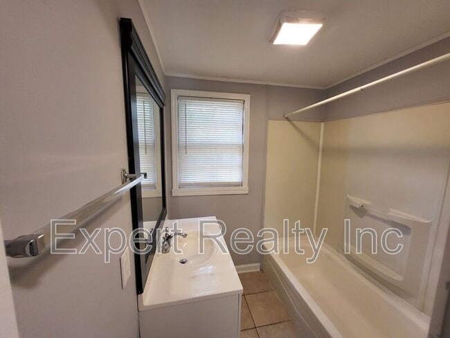 Photo - 203 Silver Leaf Dr