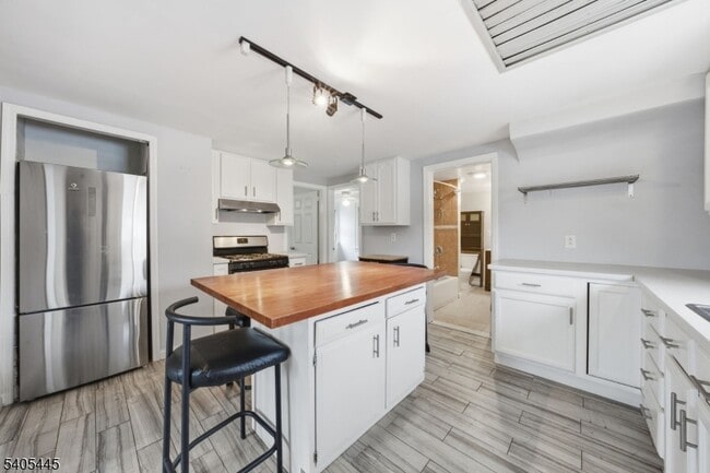 Photo - 1133 Goffle Rd