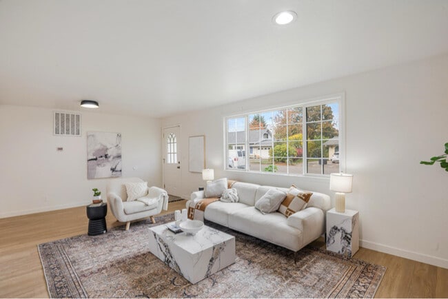 Photo - 9111 NE 73rd St