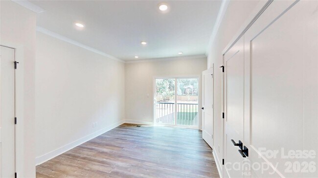 Photo - 3640 Spencer St