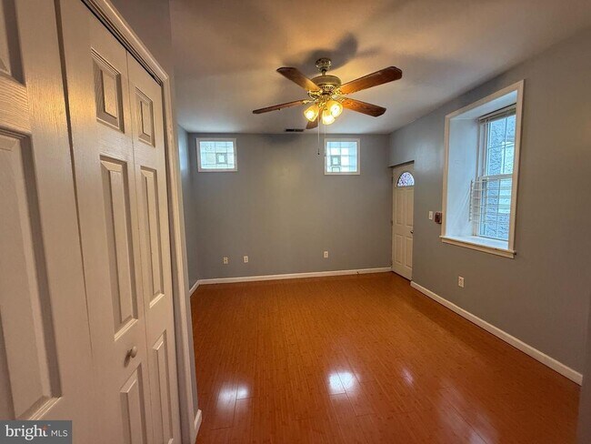 Photo - 1543 W Thompson St Unit 1