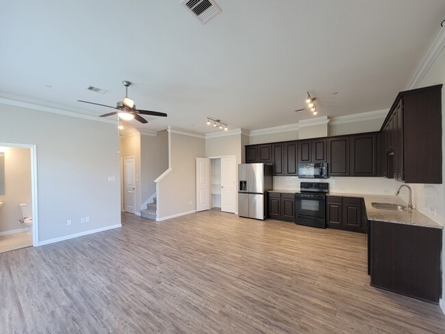 Photo - 7486 Woo St