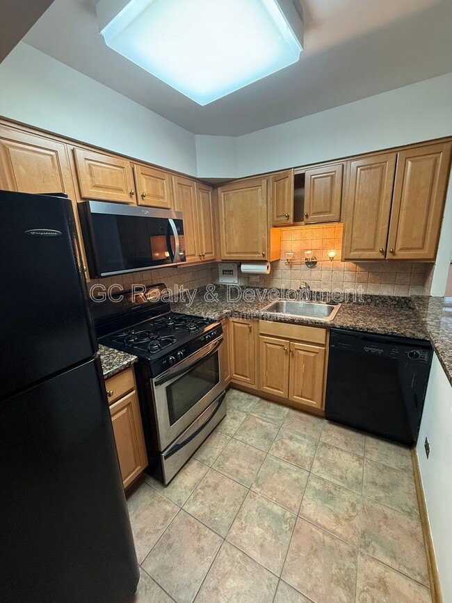 Photo - 253 E Delaware Pl Unit 19c