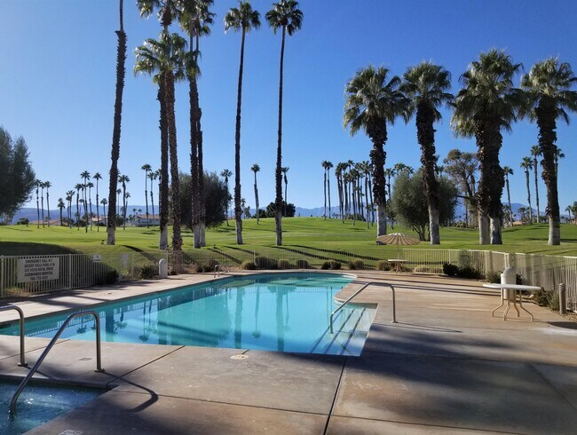 319 Vista Royale Dr