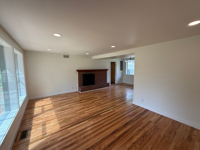 Photo - Charming Mukilteo Rambler Near Boeing & Mukilteo Beach