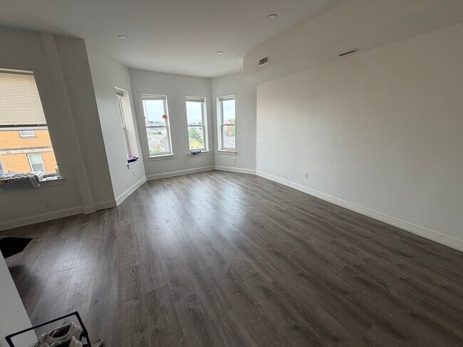 Photo - 301-305-305 Dudley St Unidad 8