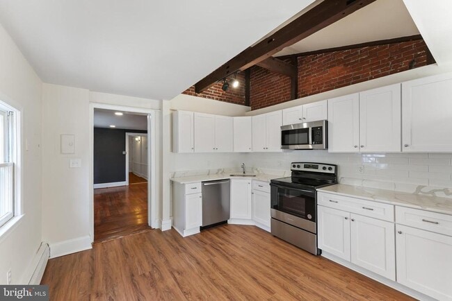 Photo - 230 S Walnut St