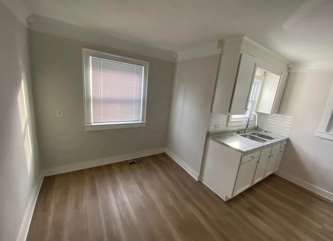 Photo - 327 S Greensburg St