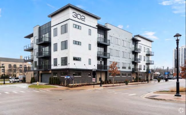 Building Photo - 302 W Liberty Dr Rental