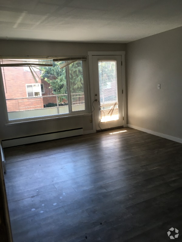 Building Photo - 1215 Queen Anne Ave N Rental
