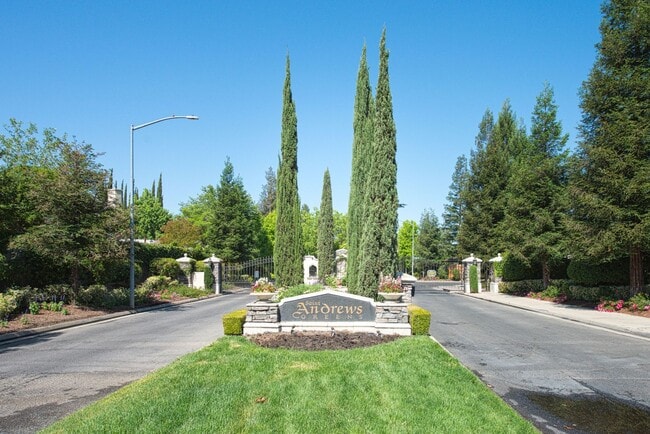 Building Photo - Custom home in beautiful St Andrews Green gated community