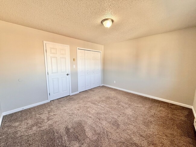 Photo - 49 Royal Crest Dr Unit B