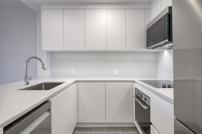 Building Photo - 3555 Chem. de la Côte-des-Neiges Unit 1209