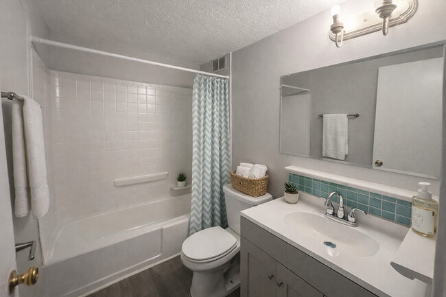 Photo - Hillcrest Apartments