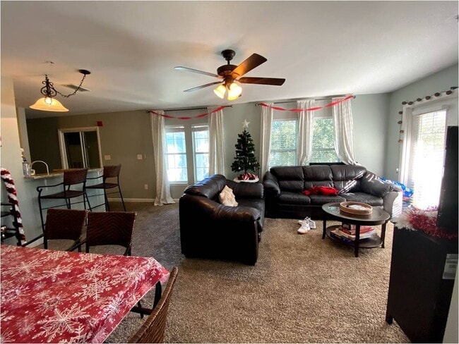 Beautiful and spacious living room. - 835 SW 9th St Unit 201