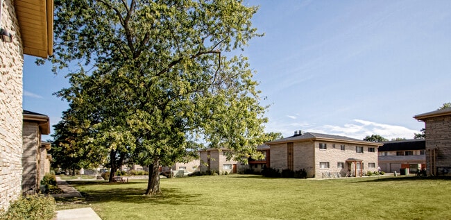 College Mall Apartments
