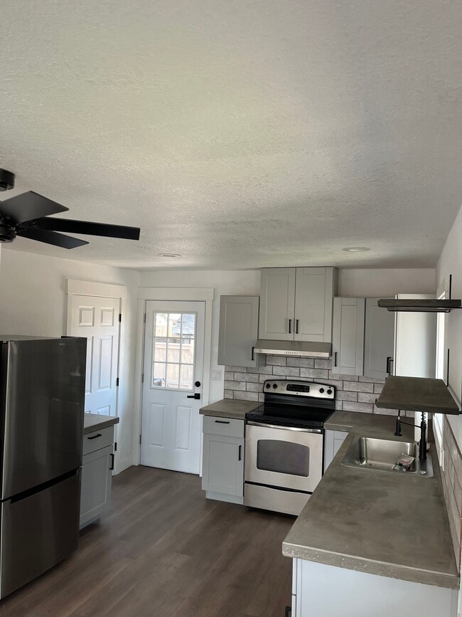 Photo - 306 W Antler Ave